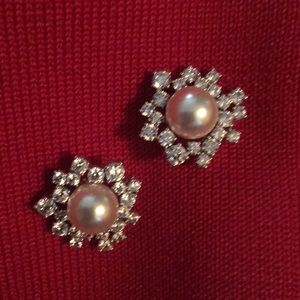 Beautiful   pearl earring